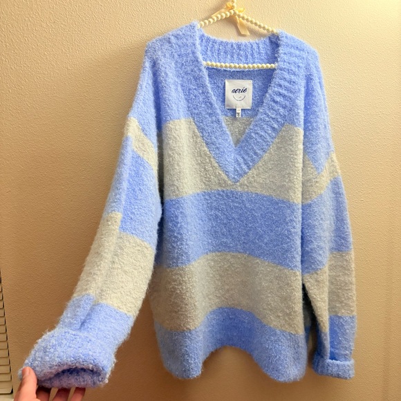 👼🏼 NEVER WORN 👼🏼 Aerie V-Neck Sweater in Blue and Grey - Picture 3 of 5